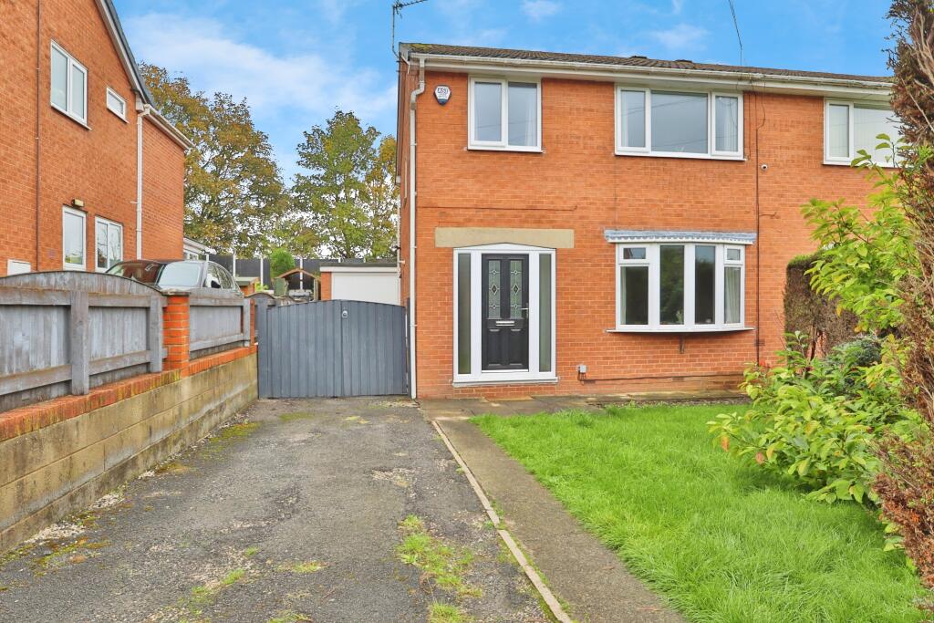 3-bed semi-detached on Keble Garth, Leeds, LS25, £290,000