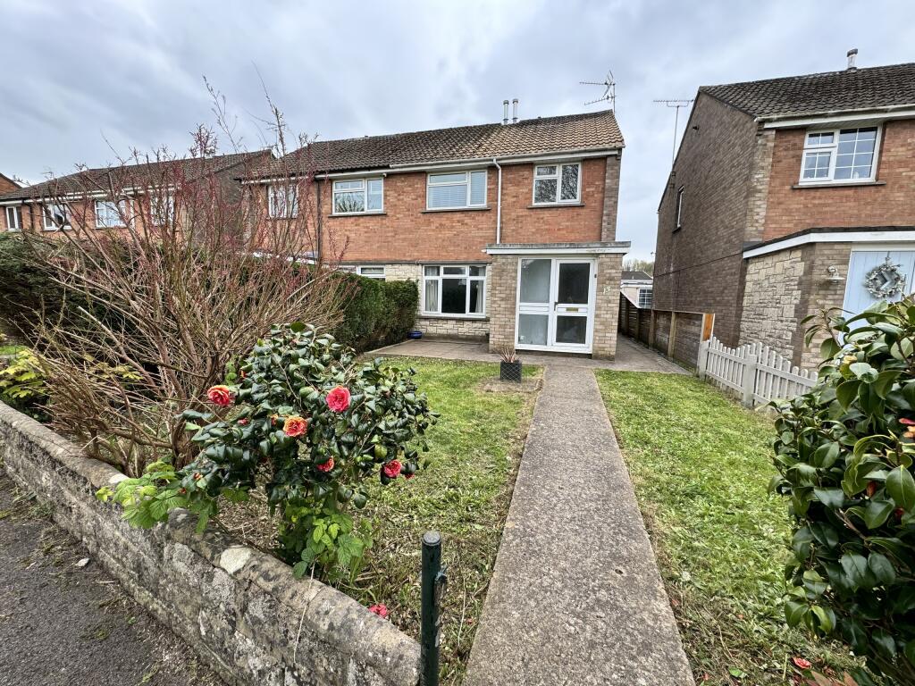 3-bed semi-detached on Bro-Dawel Close, Pontyclun CF72 9BN, £262,500
