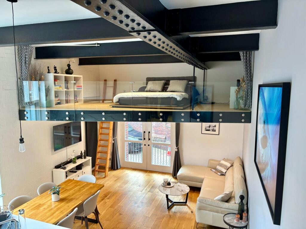 2-bed flat on Grosvenor Street West, Birmingham, B16, £295,000