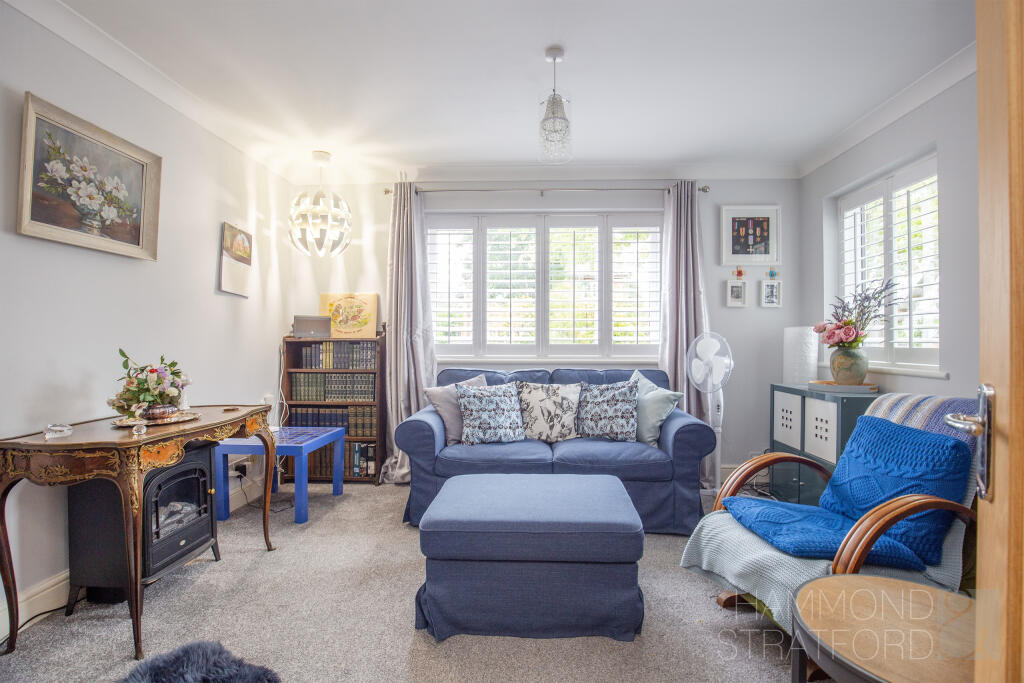 House in Norwich, Eaton Rise - More