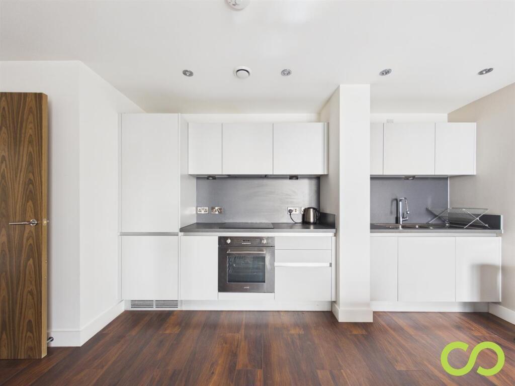 Apartment in Manchester, City Centre - View 3
