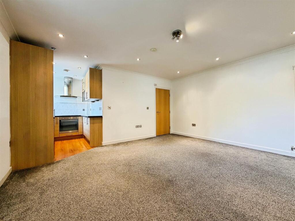 Apartment in Nottingham - More
