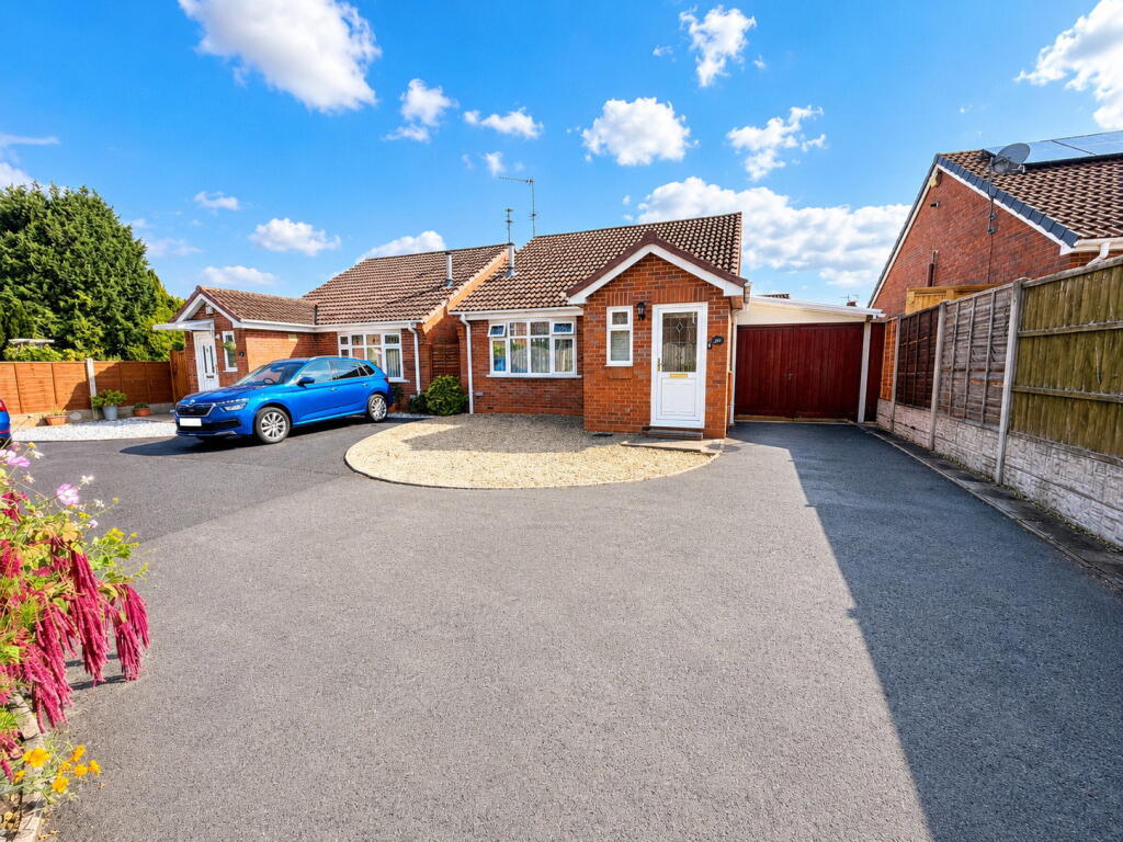 Main image of property: Moss Grove, Kingswinford, DY6 9HU
