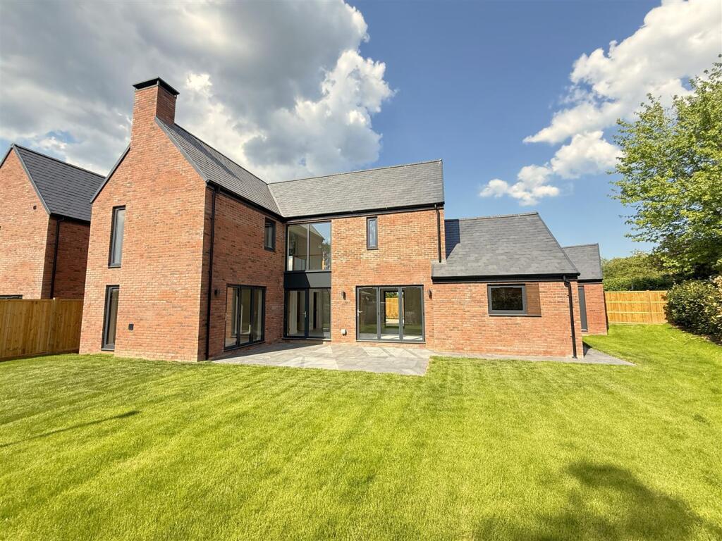 Spinney Close, Hose photo 4