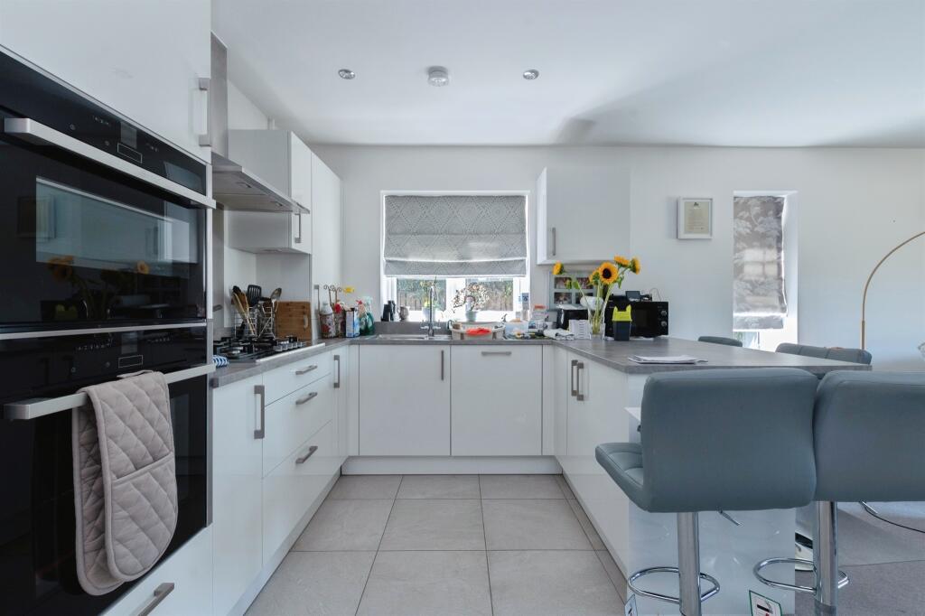 Golf Links Road, Ferndown photo 4