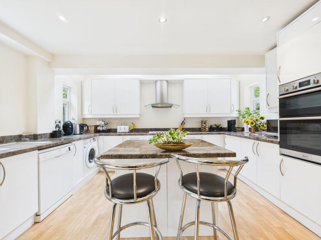 Longlands Spinney, Worthing BN14 9NU - View 5