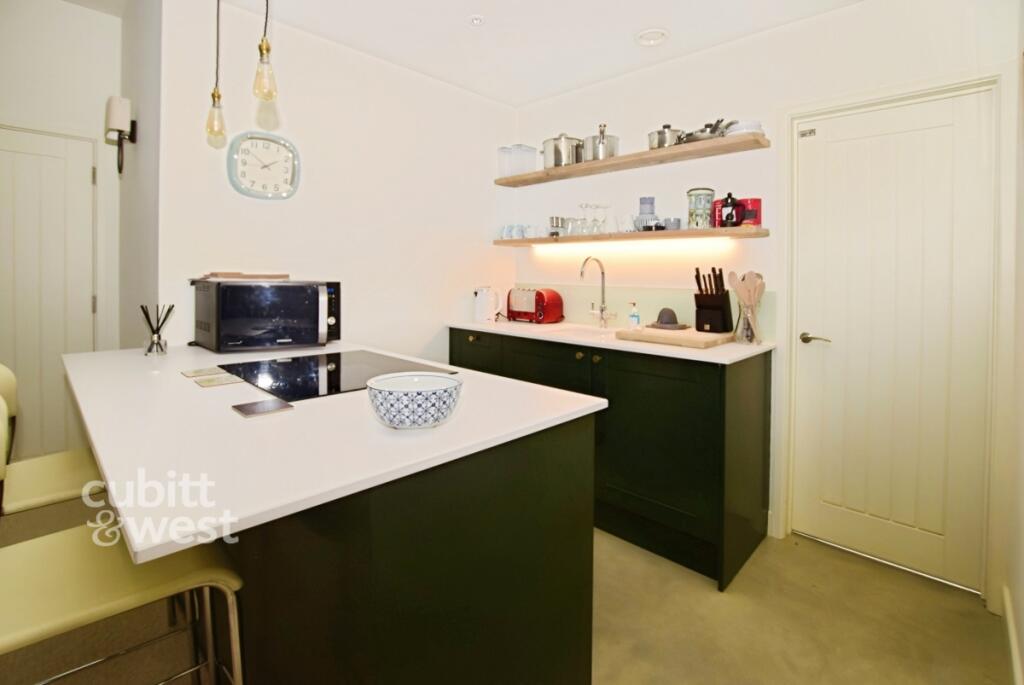 Apartment in Redhill - View 3