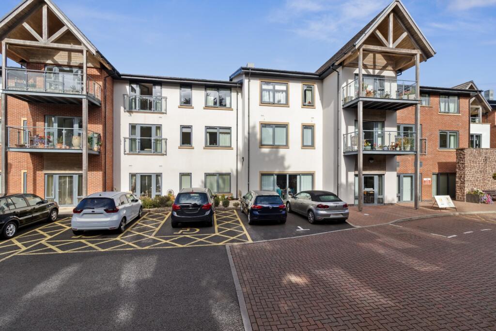 2-bed flat on Clarence Park, 415 Worcester Road, Malvern, Worcestershire, WR14 1FU, £260,000