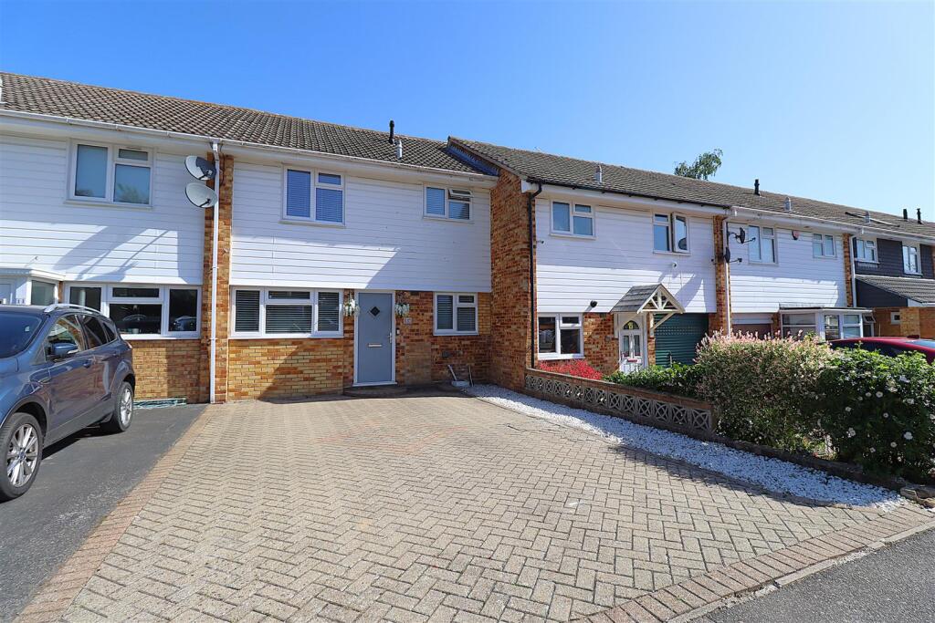 Main image of property: Chipstead Road, Rainham