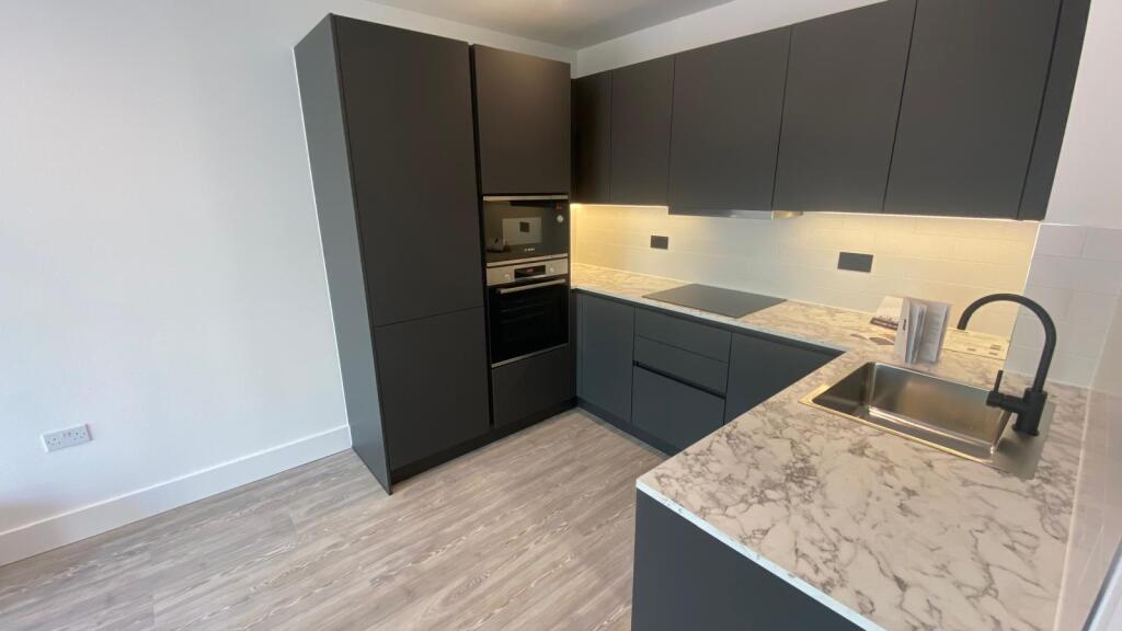 Apartment in Croydon - View 5