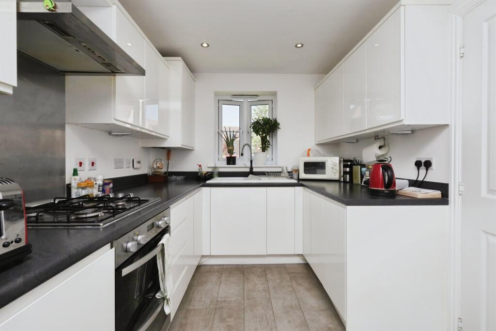 Kensington Way, Polegate photo 5