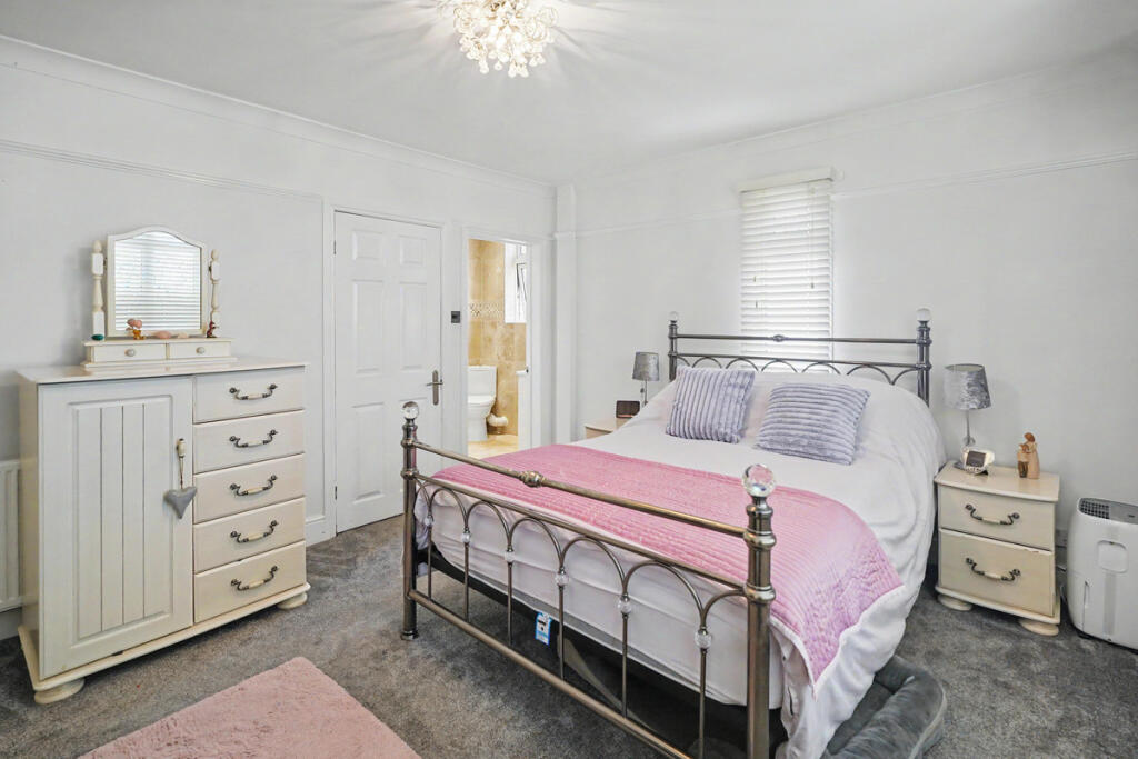 House in Northampton, Headlands - View 5