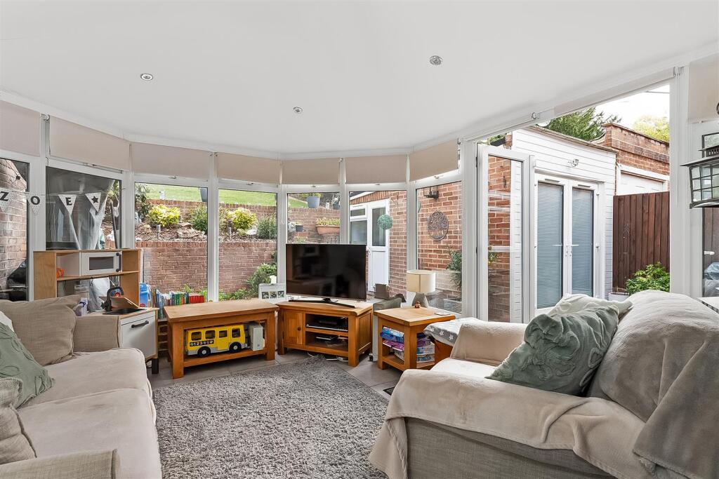 Caterham Drive, Coulsdon photo 4