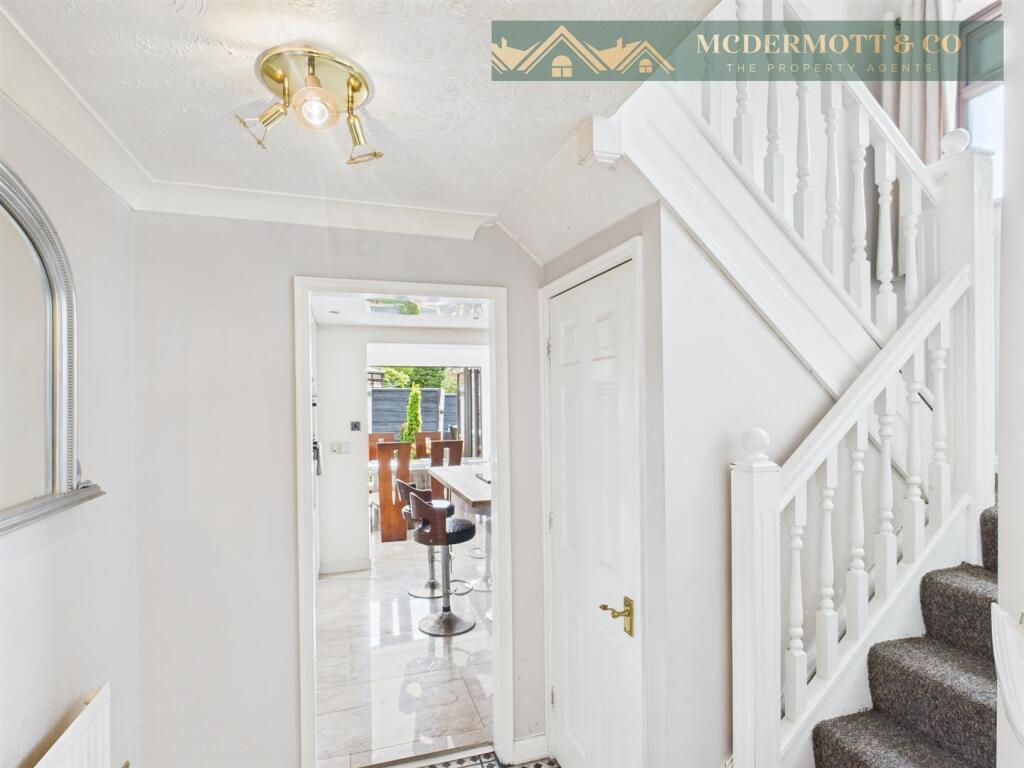 Lowcroft Crescent, Chadderton photo 4