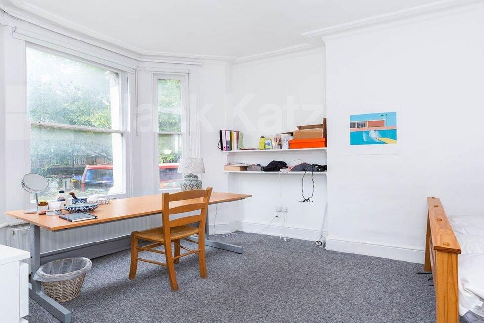 Apartment in London - View 5