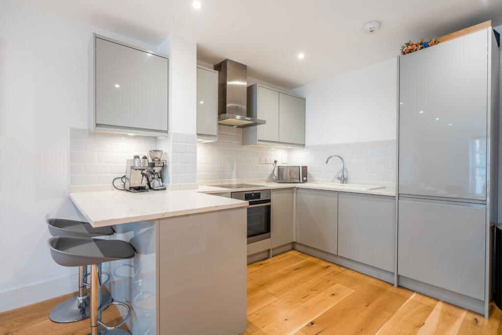 Apartment in London - View 5