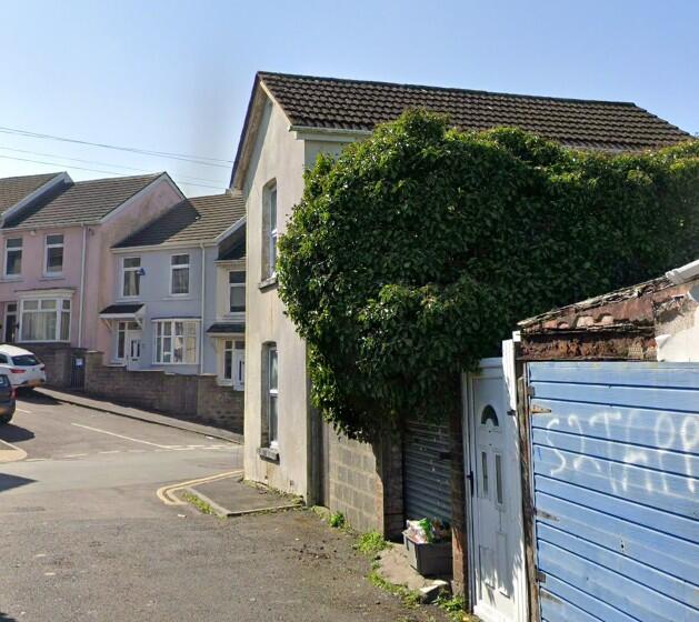 Main image of property: 3 Tunnel Road, Llanelli, Carmarthenshire SA15 1LE