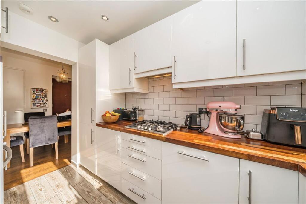Apartment in London - More
