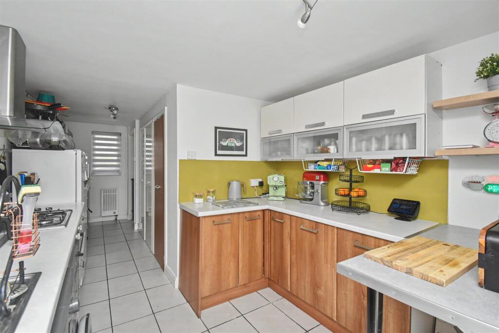 House in Northampton, North Northamptonshire - View 4
