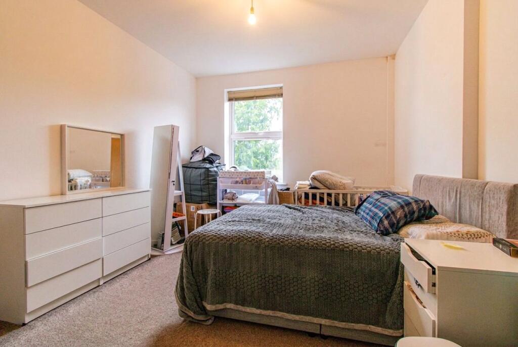Apartment in Reading - View 4