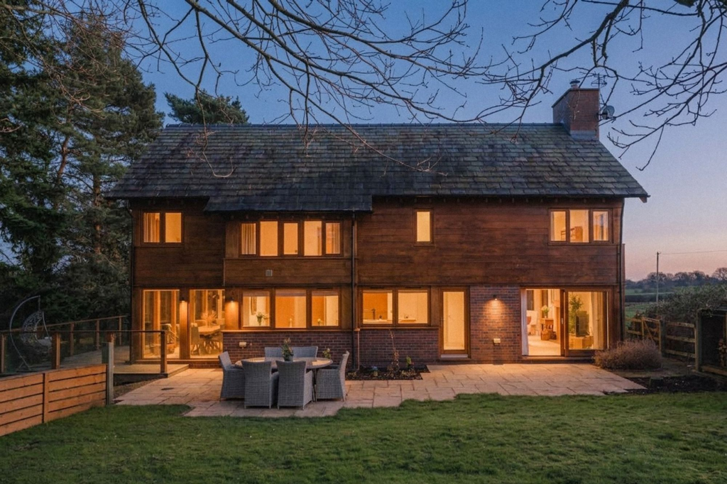 4-bed detached on Top Mill Cottage, Watery Lane, Bradley, nr Frodsham, WA6 7EN, £850,000