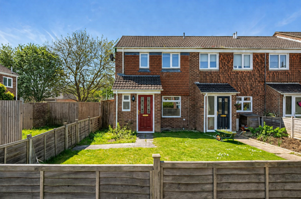 2-bed terraced on Hadrian Road, Andover, SP10 5JN, £265,000