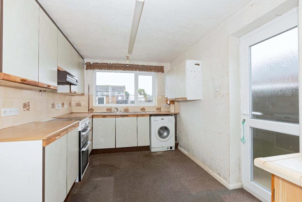 Bowness Avenue, Sompting, Lancing photo 3