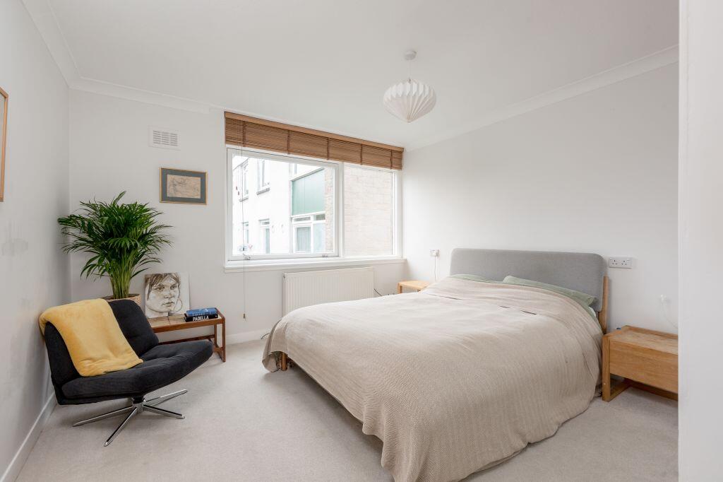 Apartment in Edinburgh - More