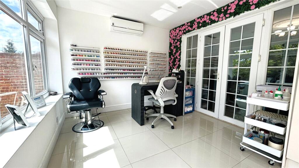 House in Runnymede, Egham Hythe - More