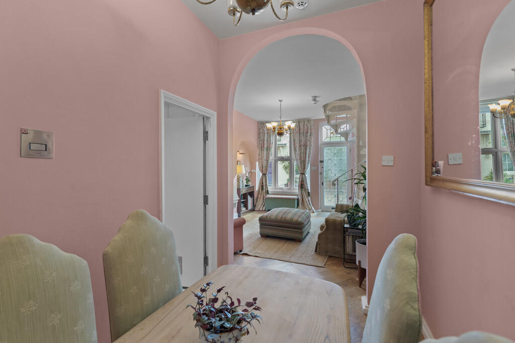 3 bedroom mews property for rent