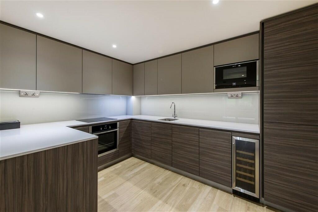 2-bed flat on Beaufort Square, London, NW9, £600,000
