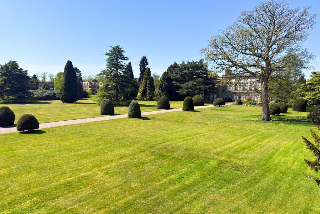 Lakeside, little Aston, Sutton Coldfield - View 2