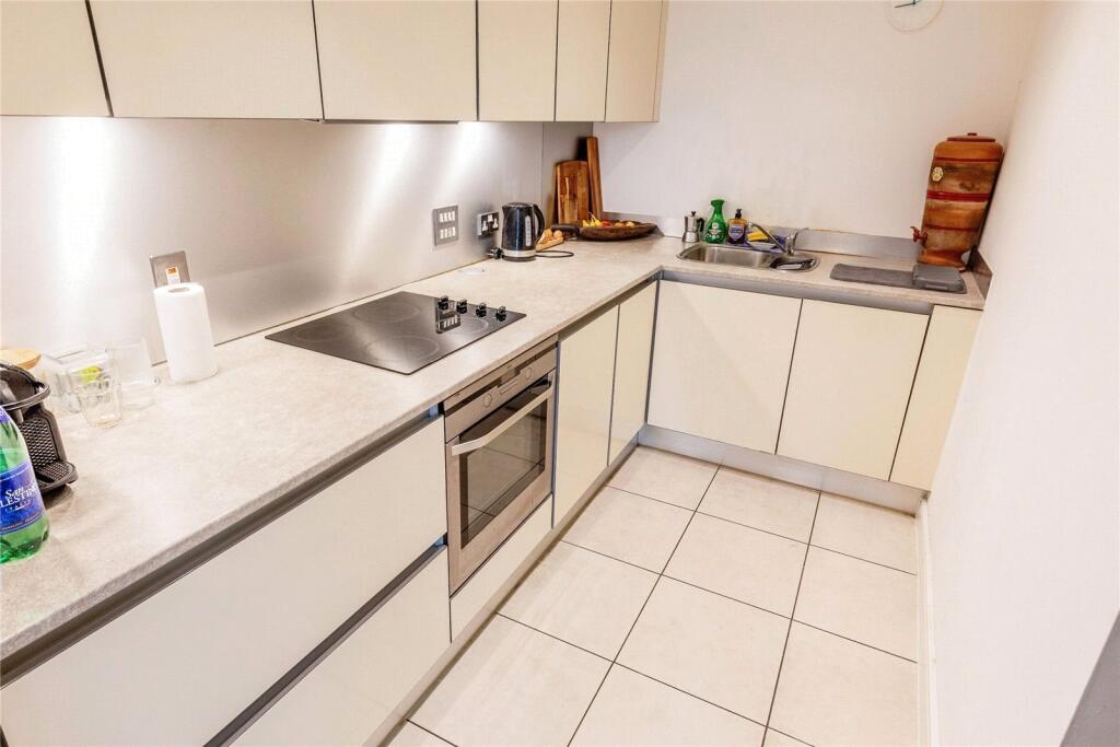 Apartment in Bristol, Woodhill - View 5