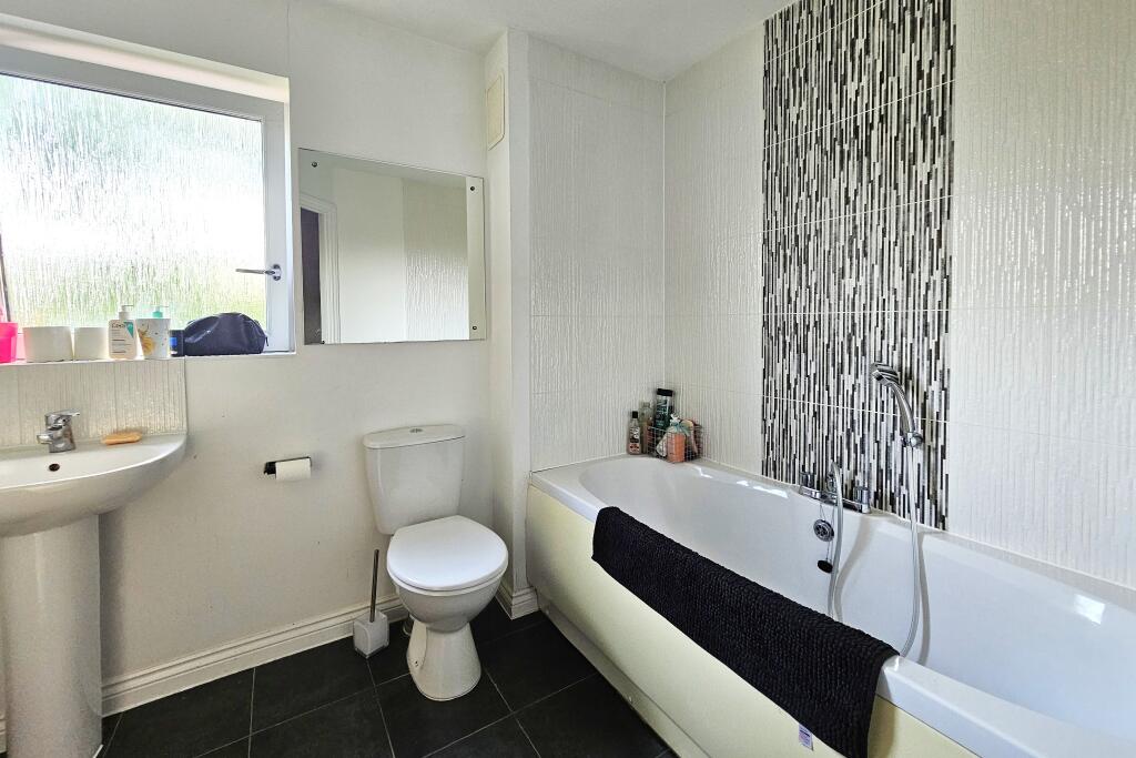 Longhorn Way, Waterlooville photo 4