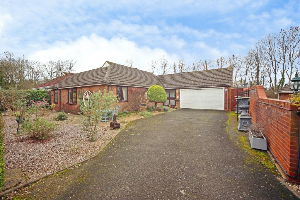 Main image of property: Alveley Close, Redditch, B98