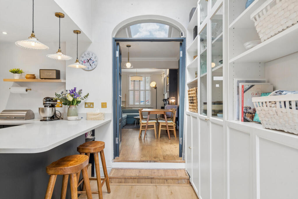 House in Maidenhead, North Town - More