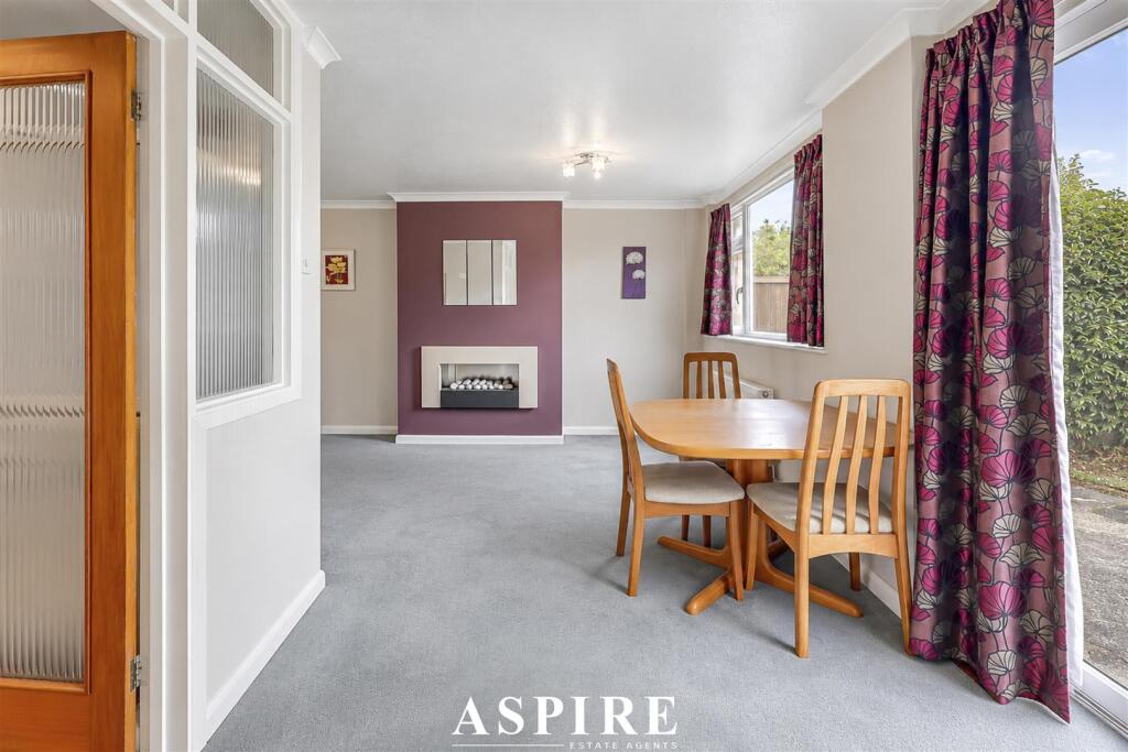 House in Rochford, Rayleigh - More