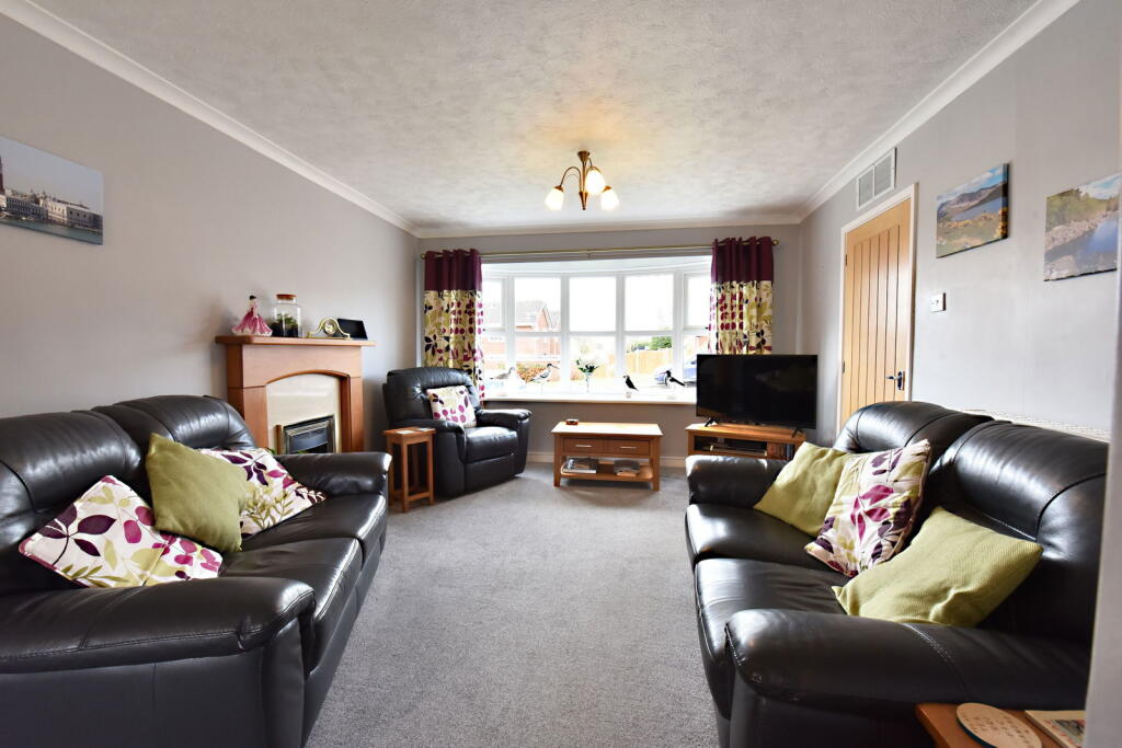 KINGSWINFORD, Garret Close photo 3