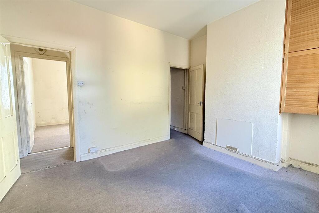 House in Gloucester - View 5