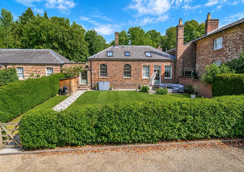 4-bed house on 6 Apley Hall Mews, Apley Park, Bridgnorth, £400,000