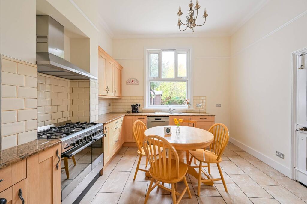 Main image of property: Hoe Street, Walthamstow, London, E17