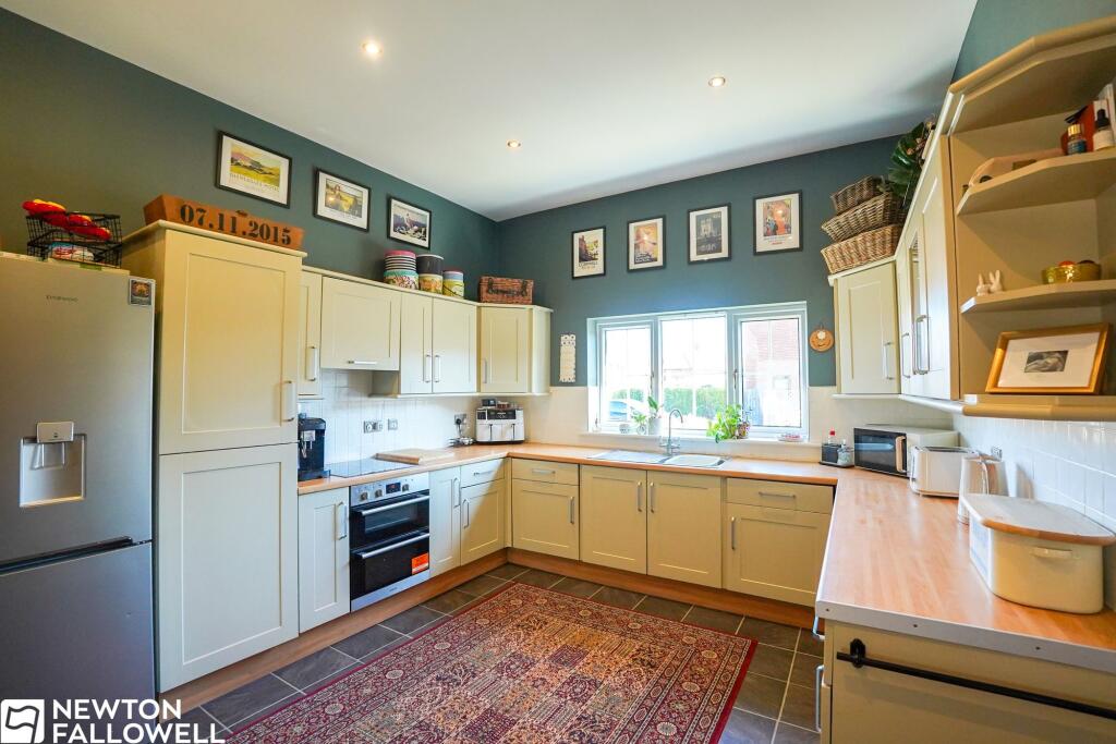 House in Bassetlaw, Tuxford - More
