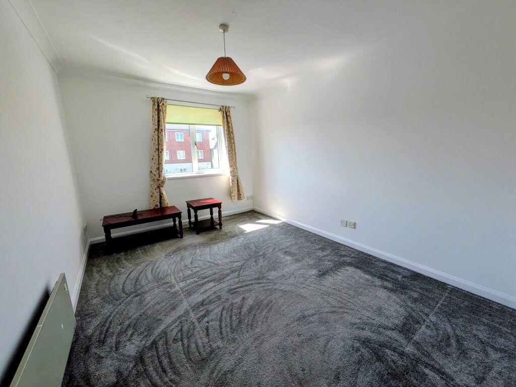 Apartment in Slough - View 4