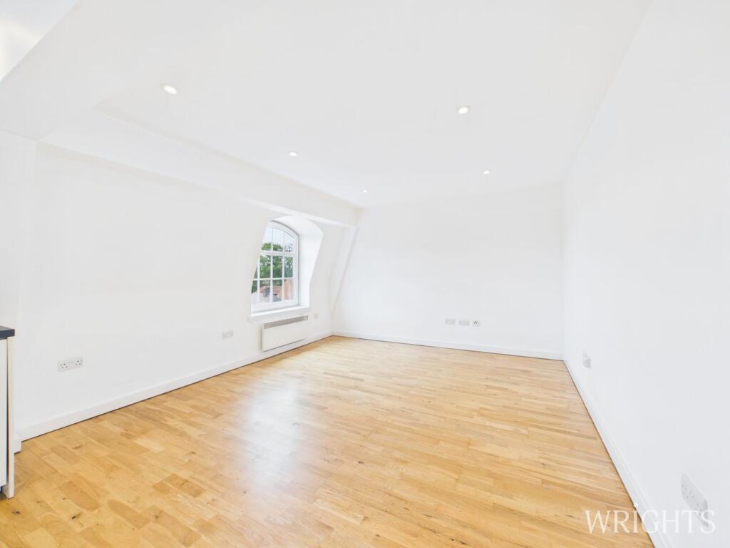 Apartment in St Albans - More