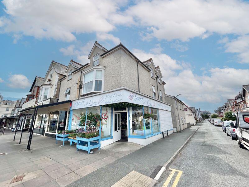 2-bed flat on 41 Victoria Street, Llandudno, £120,000