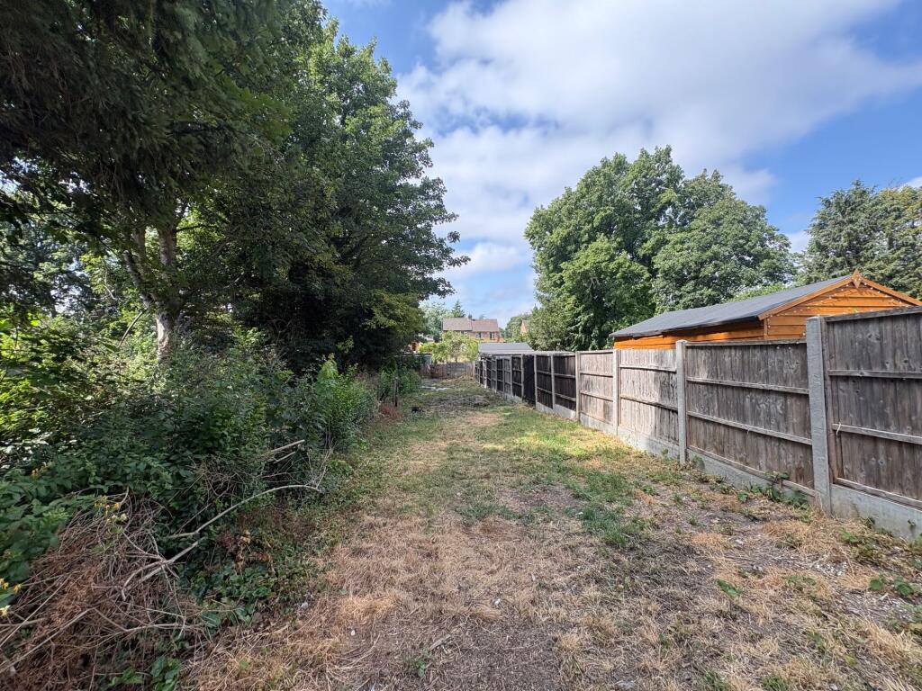 Chester Avenue, Luton, LU4 - More