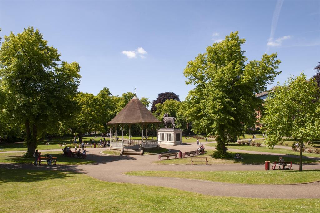 Main image of property: Chatham Street, Reading