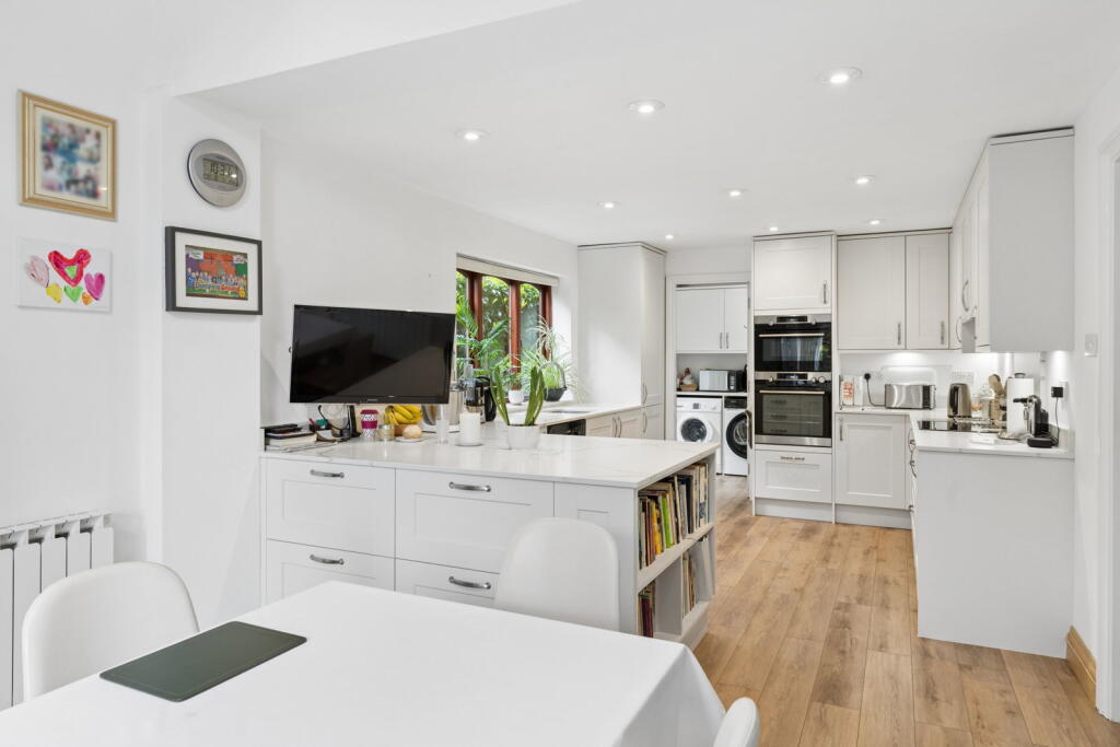 House in Radlett, Battlers Green, Aldenham - View 5