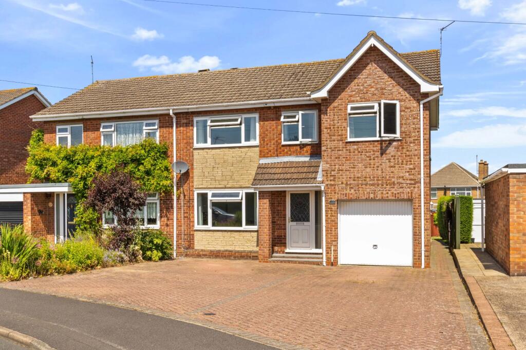 Main image of property: Parkdale, Barton-Upon-Humber, DN18