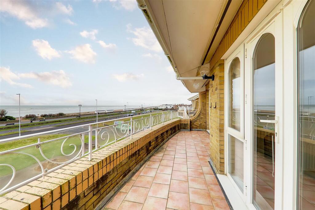 Apartment in Brighton - View 4